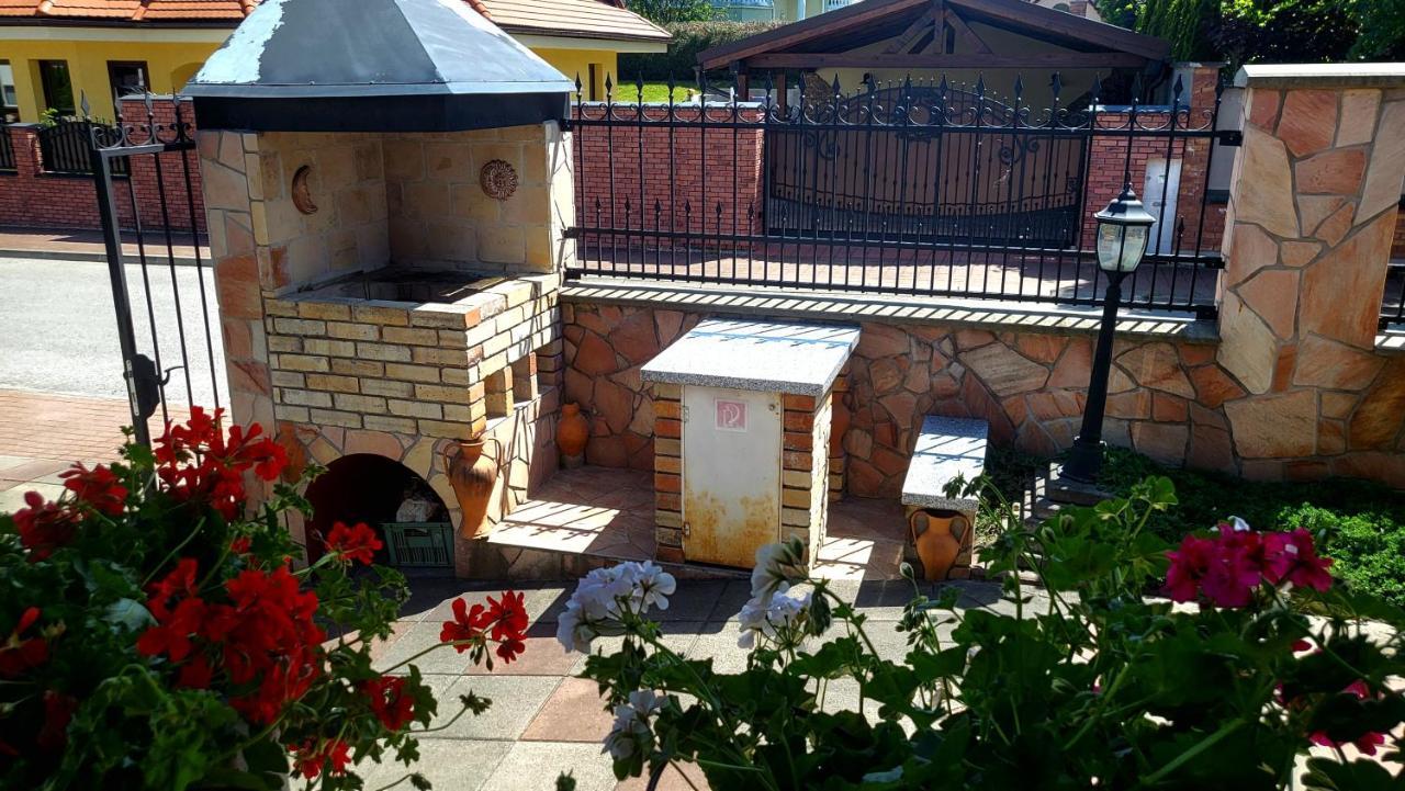 罗日尼亚瓦个性公寓式酒店 Rožňava 外观 照片