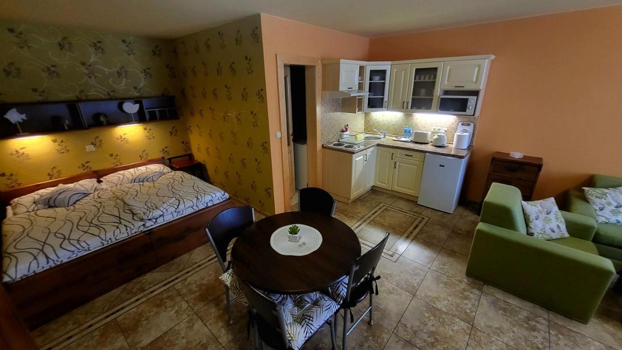 罗日尼亚瓦个性公寓式酒店 Rožňava 外观 照片