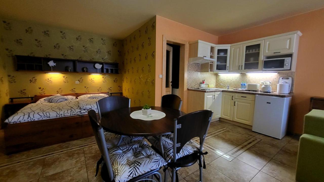罗日尼亚瓦个性公寓式酒店 Rožňava 外观 照片